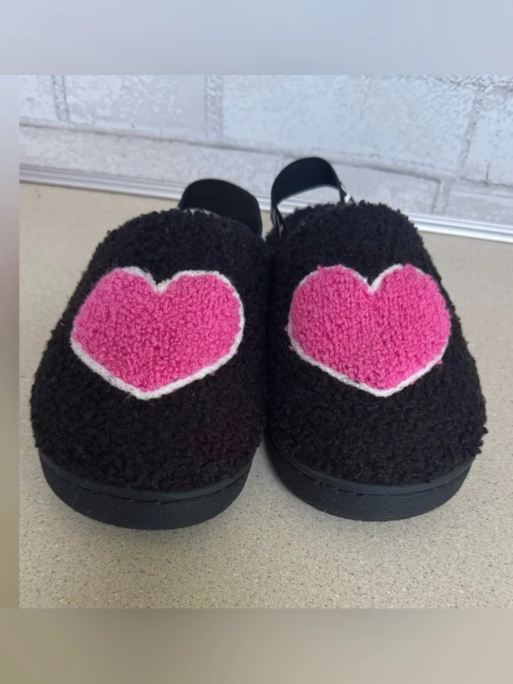 Nicole Miller Girls Slippers Size 9/10 Black Teddy Sherpa Pink Heart Slingback